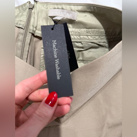 NWT Banana Republic Sloan Pencil Skirt in Khaki, Size 8 - Picture 4 of 8